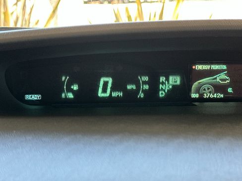 Used 2015 Toyota Prius Five w/ Advanced Technology Package FWD image 29