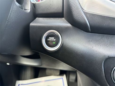 Used 2023 GMC Terrain SLT image 17