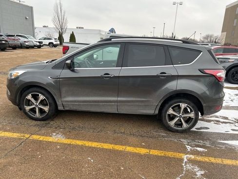 Used 2017 Ford Escape SE w/ Equipment Group 201A image 2
