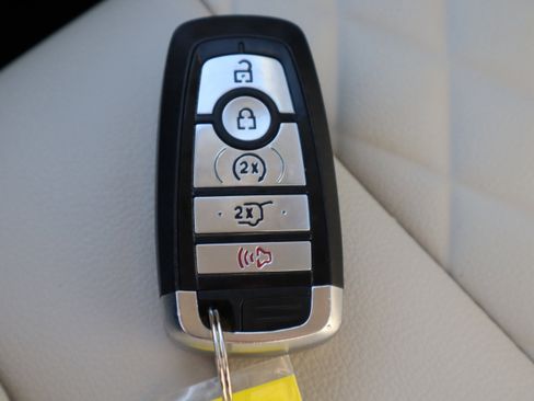 Used 2024 Ford Edge Titanium image 31