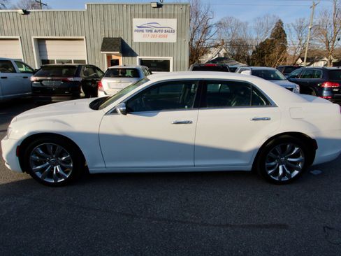 Used 2019 Chrysler 300 Limited image 3
