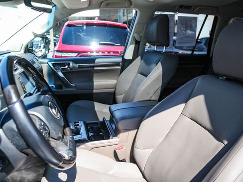 Used 2021 Lexus GX 460 Premium w/ Premium Package image 17