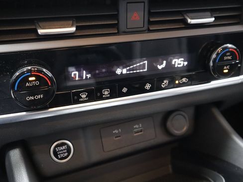 Certified 2023 Nissan Rogue SV image 4