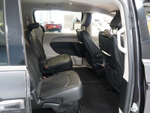 Used 2017 Chrysler Pacifica Touring-L Plus image 23