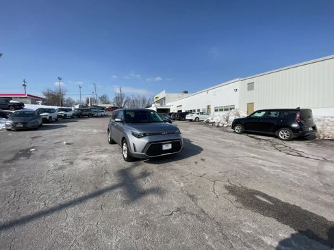 Used 2025 Kia Soul LX w/ LX Technology Package image 16