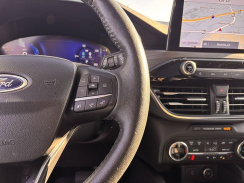 Used 2020 Ford Escape Titanium image 7