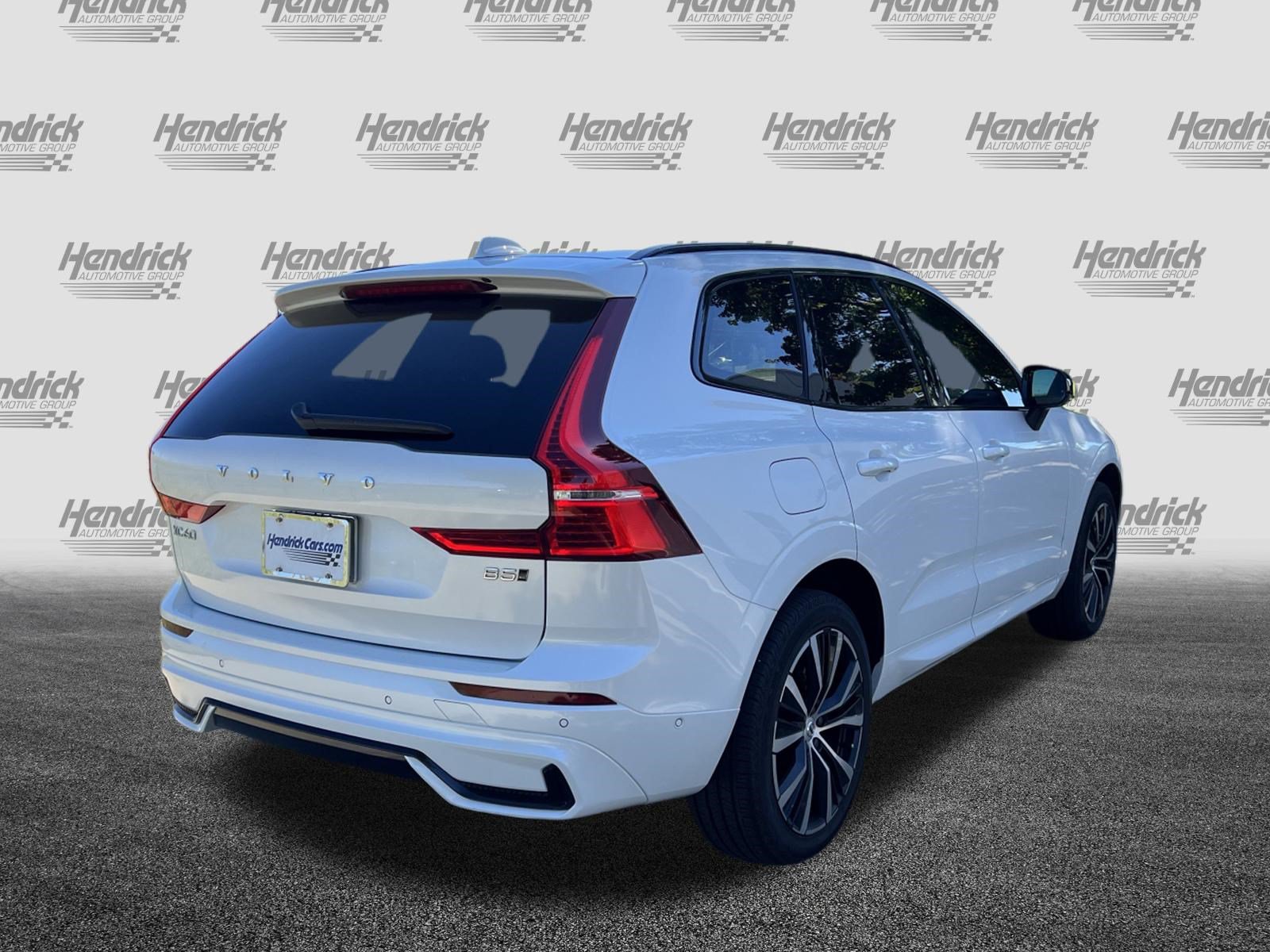Used 2025 Volvo XC60 B5 Plus AWD/4WD image 11