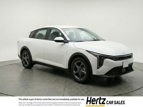 Used 2025 Kia K4 LXS image 1