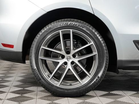 Certified 2025 Porsche Macan AWD/4WD image 15
