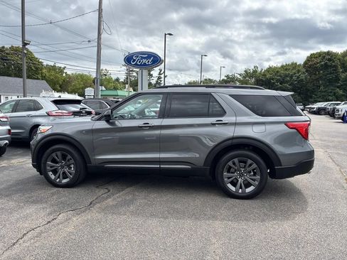 Used 2023 Ford Explorer XLT w/ Equipment Group 202A AWD/4WD image 2