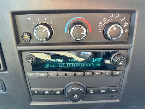 Used 2024 GMC Savana 2500 w/ Driver Convenience Package image 15