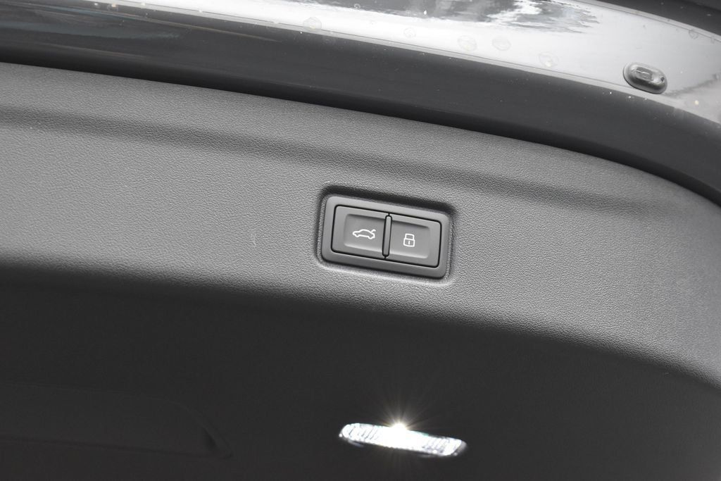 New 2027 Audi Q6 e-tron Premium AWD/4WD image 19
