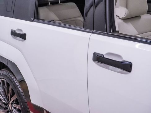 Used 2025 Hyundai Santa Fe Calligraphy image 9