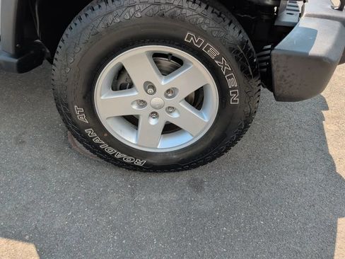 Used 2015 Jeep Wrangler Sport w/ Quick Order Package 24S AWD/4WD image 22