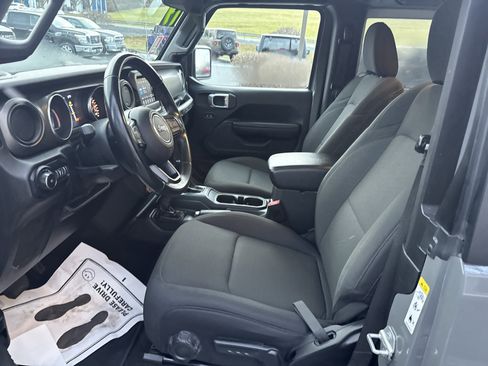 Used 2019 Jeep Wrangler Sport image 12