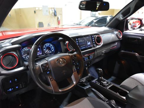 Used 2020 Toyota Tacoma TRD Off-Road w/ Technology Package AWD/4WD image 16