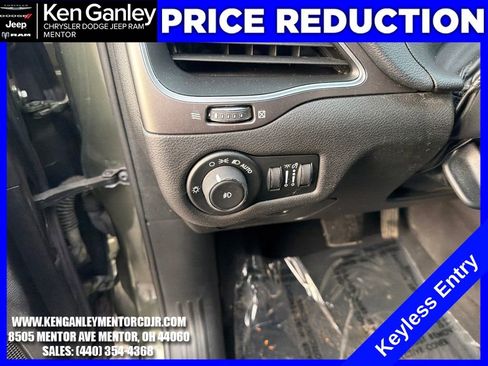 Used 2019 Jeep Cherokee Latitude Plus w/ Cold Weather Group image 12