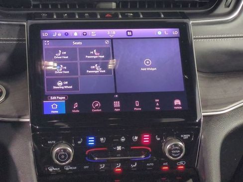 Certified 2022 Jeep Grand Cherokee L Overland w/ Luxury Tech Group IV AWD/4WD image 22