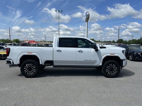 Used 2024 GMC Sierra 2500 Denali Ultimate AWD/4WD image 4