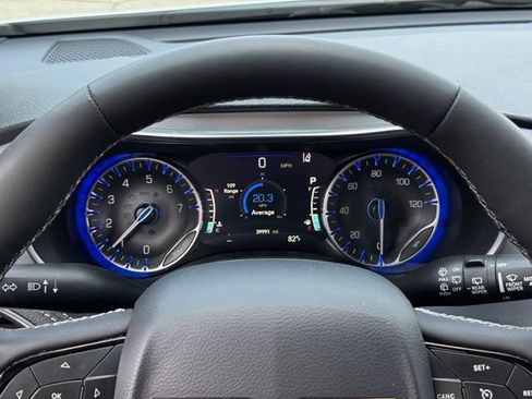 Used 2025 Chrysler Pacifica Limited FWD image 34