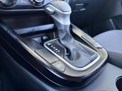 Used 2025 Kia Soul LX w/ LX Technology Package FWD image 39