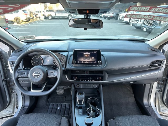 Used 2024 Nissan Rogue SV AWD/4WD image 11
