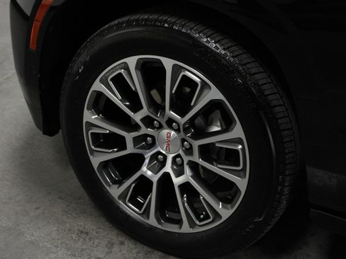 Used 2025 GMC Yukon Denali w/ Denali Reserve Package AWD/4WD image 10
