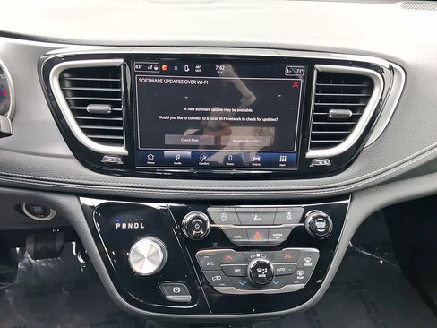 Used 2022 Chrysler Pacifica Touring-L w/ S Appearance Package image 28