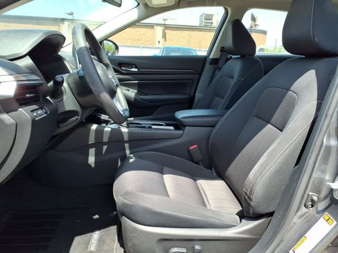 Used 2024 Nissan Altima 2.5 SV FWD image 15