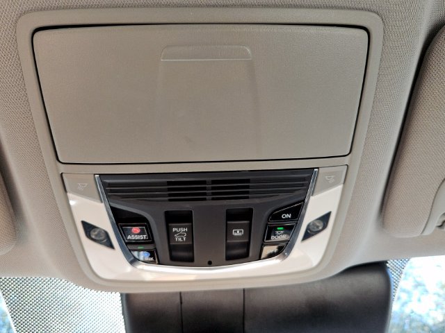 Used 2019 Acura RDX w/ Technology Package FWD image 22