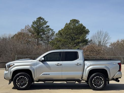 Used 2024 Toyota Tacoma TRD Sport image 3