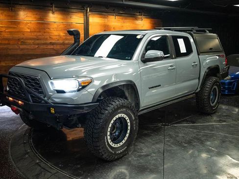 Used 2019 Toyota Tacoma TRD Off-Road AWD/4WD image 2