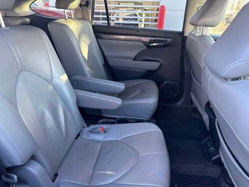 Used 2022 Toyota Highlander Limited AWD/4WD image 24
