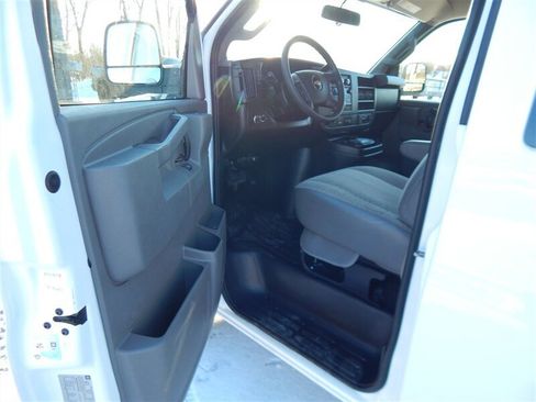 Used 2017 Chevrolet Express 3500 LT w/ LT Preferred Equipment Group image 17