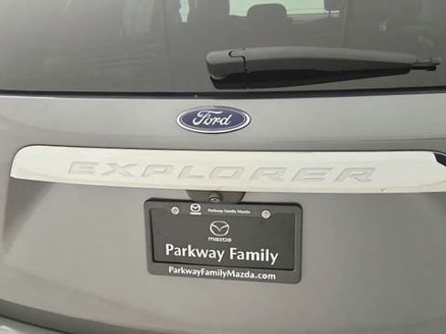 Used 2023 Ford Explorer 4WD image 12