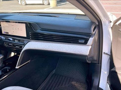 Used 2025 Toyota Camry XLE image 16