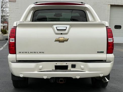 Used 2011 Chevrolet Avalanche LTZ image 43