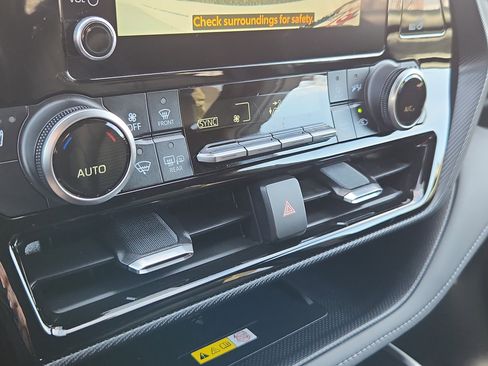 Used 2023 Toyota Highlander XSE image 22