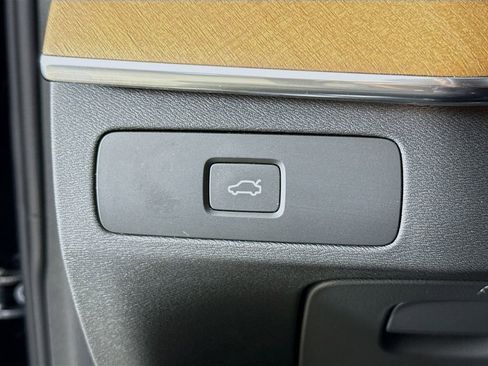 Certified 2025 Volvo XC90 B6 Plus image 10