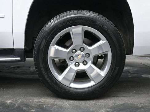 Used 2018 Chevrolet Suburban Premier RWD image 12