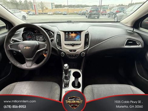 Used 2018 Chevrolet Cruze LS FWD image 3