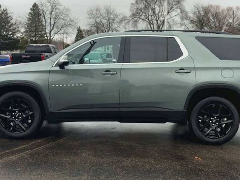 Certified 2023 Chevrolet Traverse LT w/ Rear Camera Mirror Package image 5