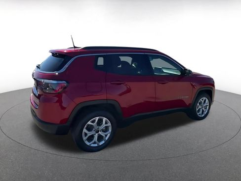 Used 2025 Jeep Compass Latitude AWD/4WD image 11