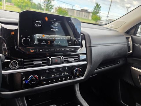 Used 2024 Nissan Pathfinder Platinum FWD image 28