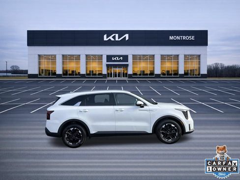 Used 2024 Kia Sorento S FWD image 6