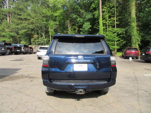 Used 2017 Toyota 4Runner SR5 RWD image 4