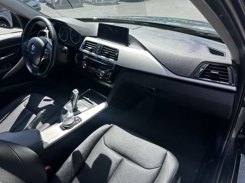 Used 2017 BMW 320i Sedan RWD image 21