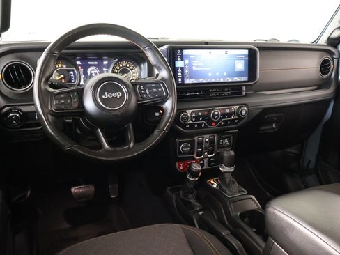Used 2024 Jeep Gladiator Mojave w/ Safety Group AWD/4WD image 2