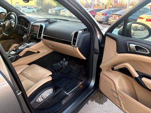 Used 2014 Porsche Cayenne AWD 4dr Manual image 7