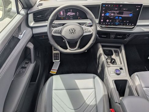 New 2026 Volkswagen Tiguan SE R-Line FWD image 13